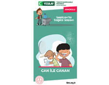 Beyaz dikdörtgen arka fonun ortasında yeşil renkli anaokulu broşür var. Broşürün kapağında çöpünü çöp kutusuna atan Yeşilcan ve dişlerini fırçalayan 2 çocuk yer alıyor. Broşürün üstünde beyaz renkte "Yeşilcan'la sağlıklı yaşam, Can ile Canan" yazıyor.