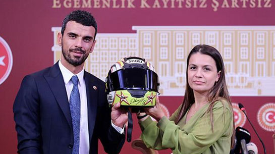 Kenan Sofuoğlu donated his crash helmet that saved his life to Green Crescent