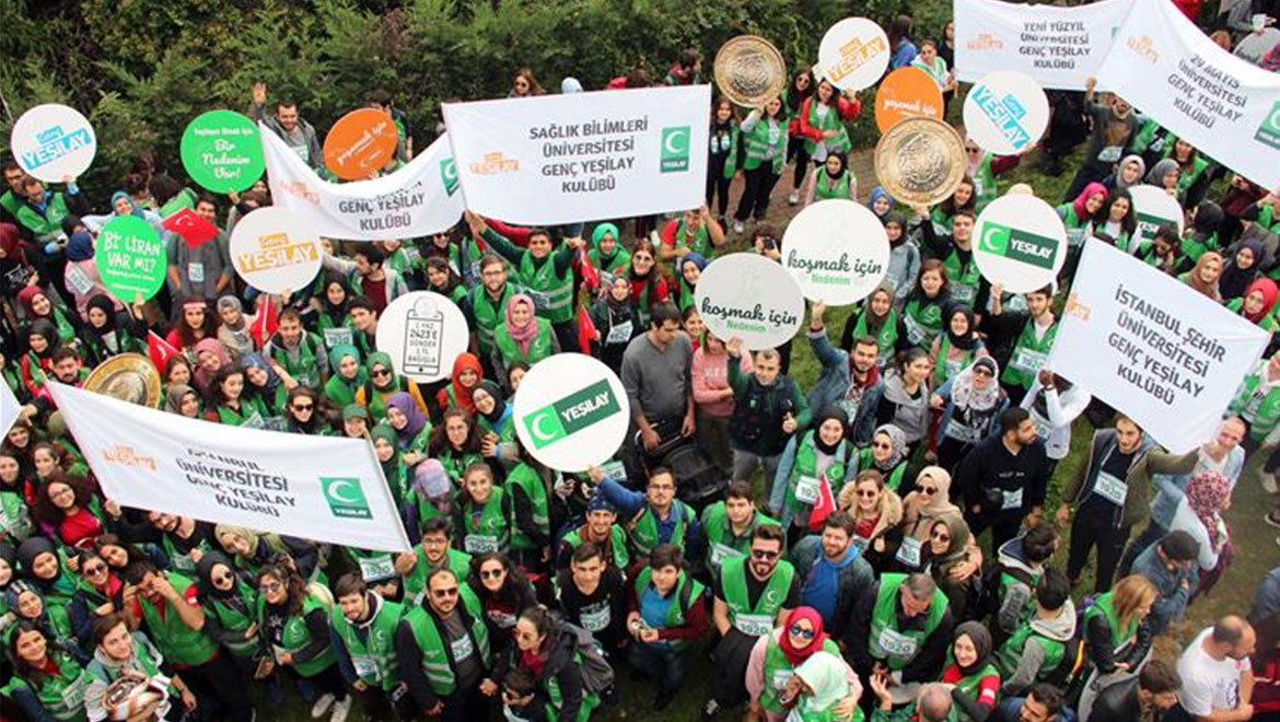 Tülin Şahin runs for the Green Crescent in İstanbul Marathon