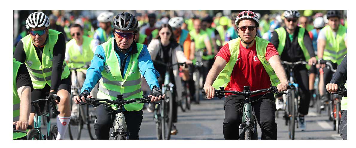 Yeşilay gönüllülerine; kendi bilgi, beceri, tecrübe ve tercihleri doğrultusunda Genel Merkez Gönüllüsü, Şube Gönüllüsü, Kurumsal Gönüllü, Genç Yeşilaylı veya Proje-Eğitmen Gönüllüsü olarak ve bulundukları çalışma gruplarında&nbsp;aktif olarak çalışma olanağı sağlanır.
